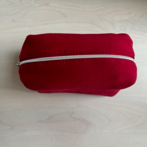 New Dior Red Cosmetic Pouch - Picture 4 of 5